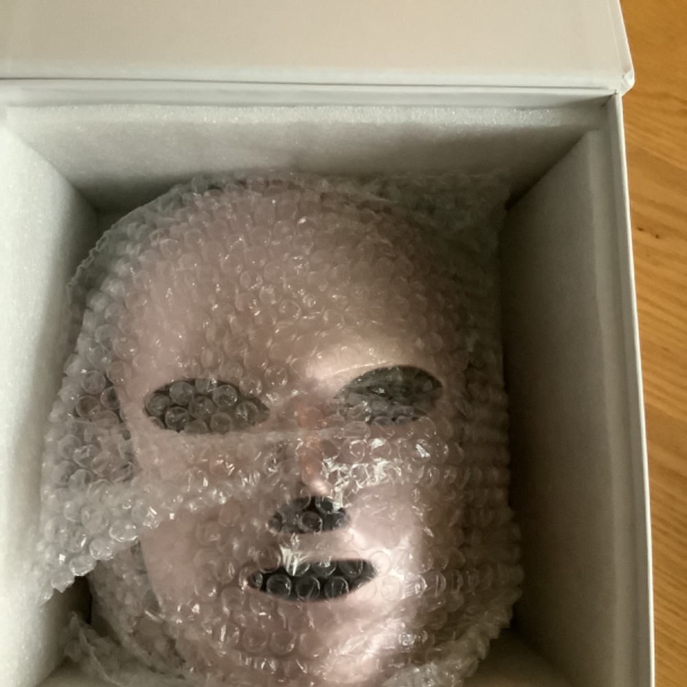 LED LightTherapy Mask - Picture 2 of 5